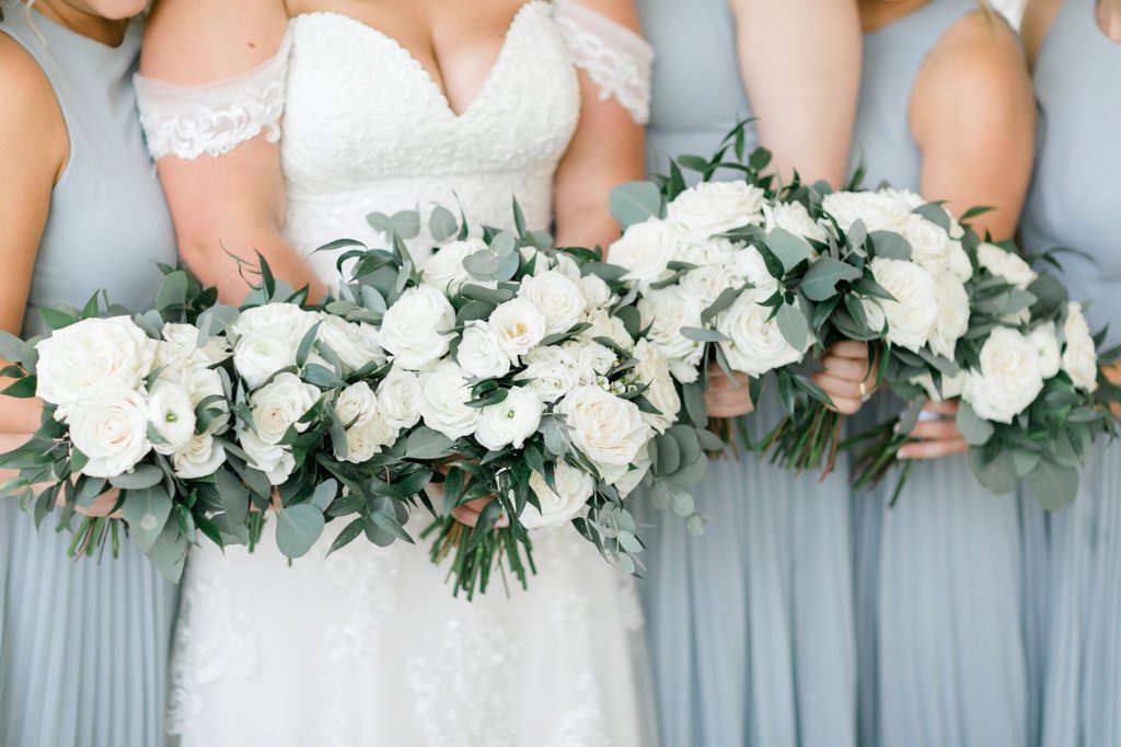 closeup of ivory bouquets by TR Floral