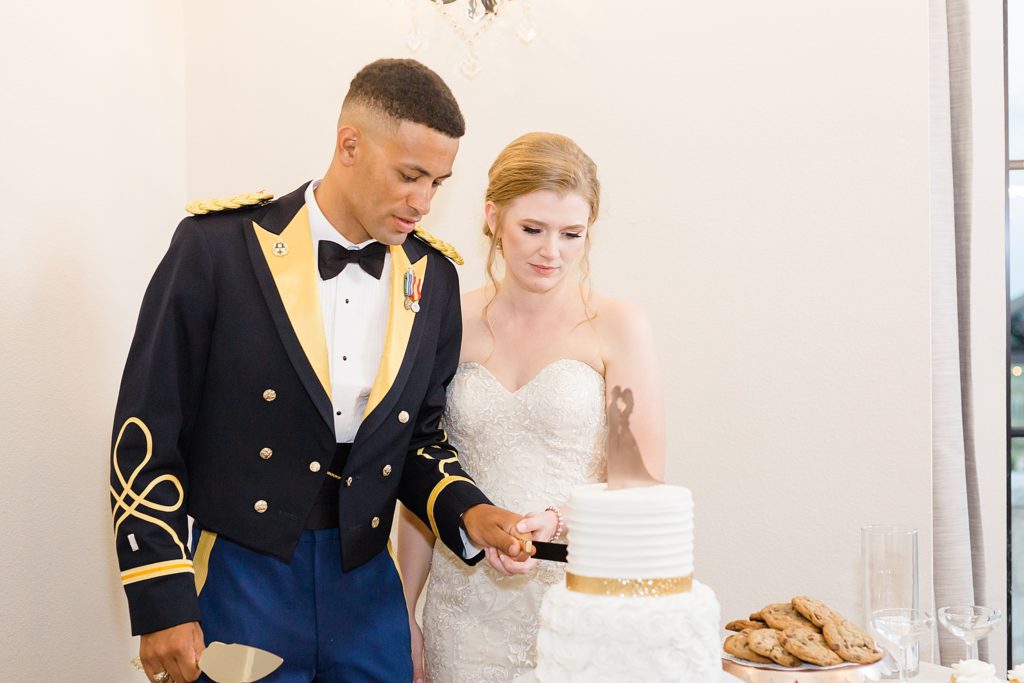 bride and groom cut wedding cake at Texas wedding