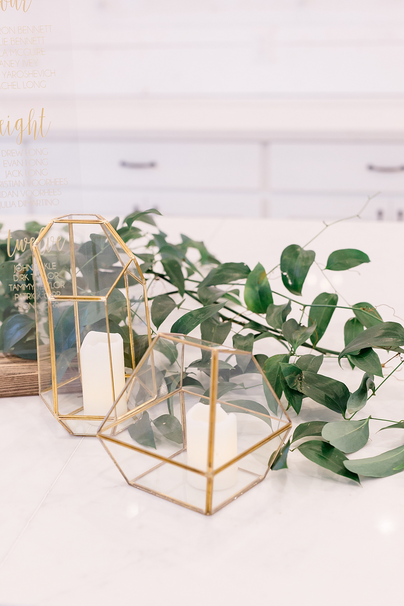 geometric gold centerpieces with candles and greenery