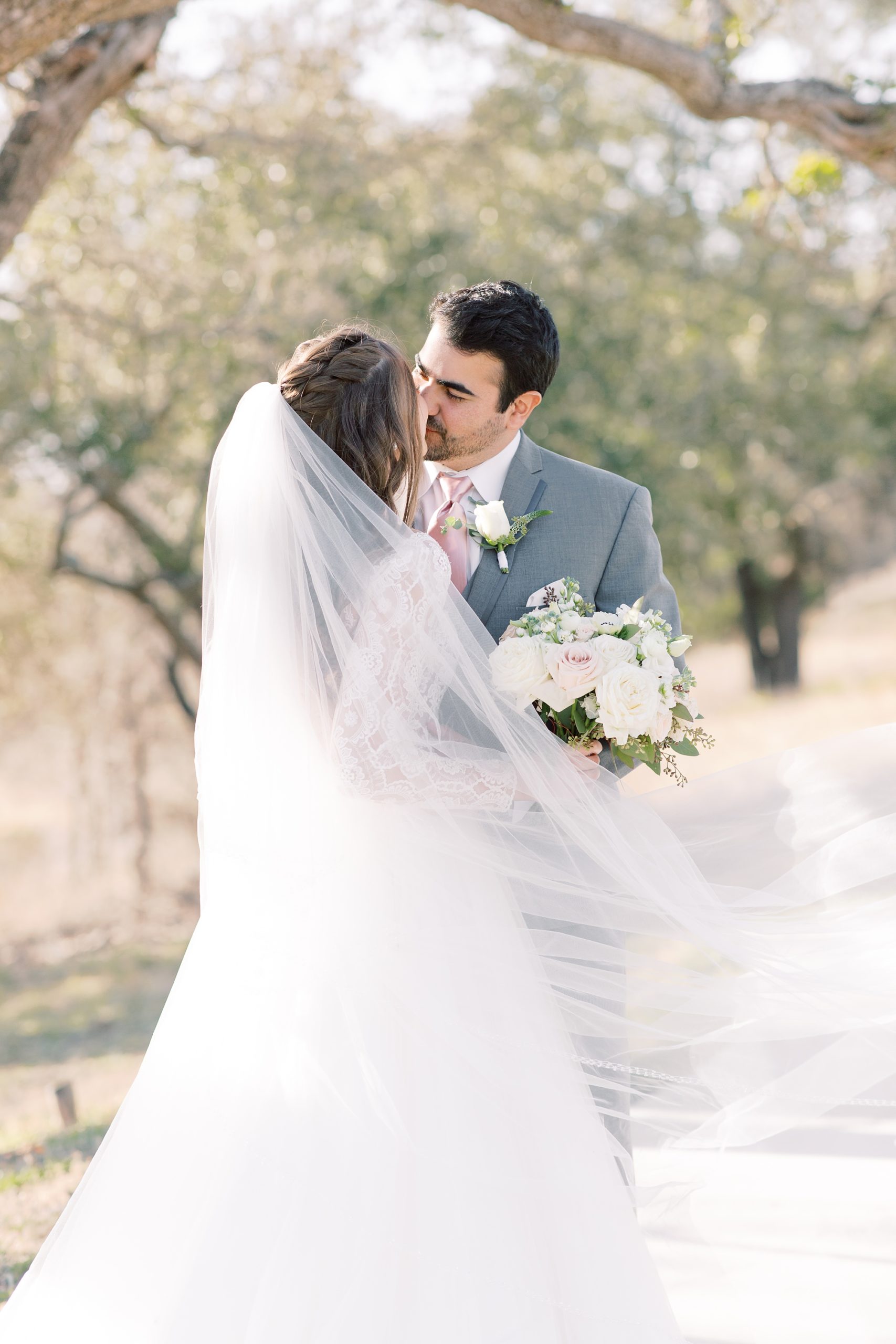newlyweds kiss in Austin TX