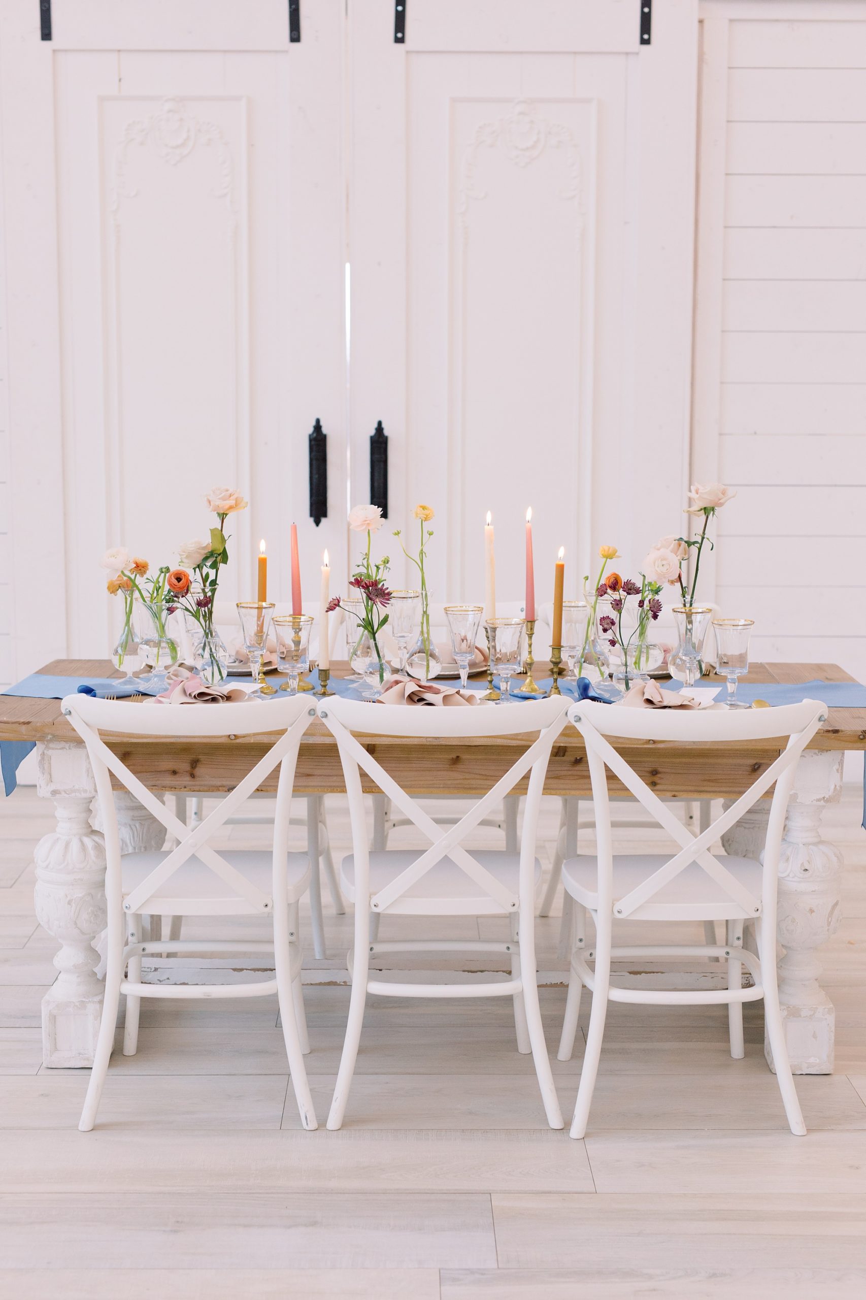 wedding reception in Texas with gold and blue details