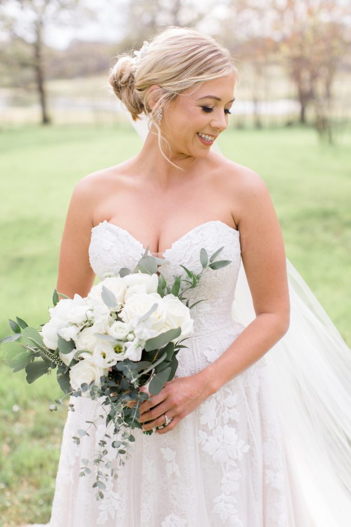 Oak + Ivy bridal portraits with bride in strapless gown