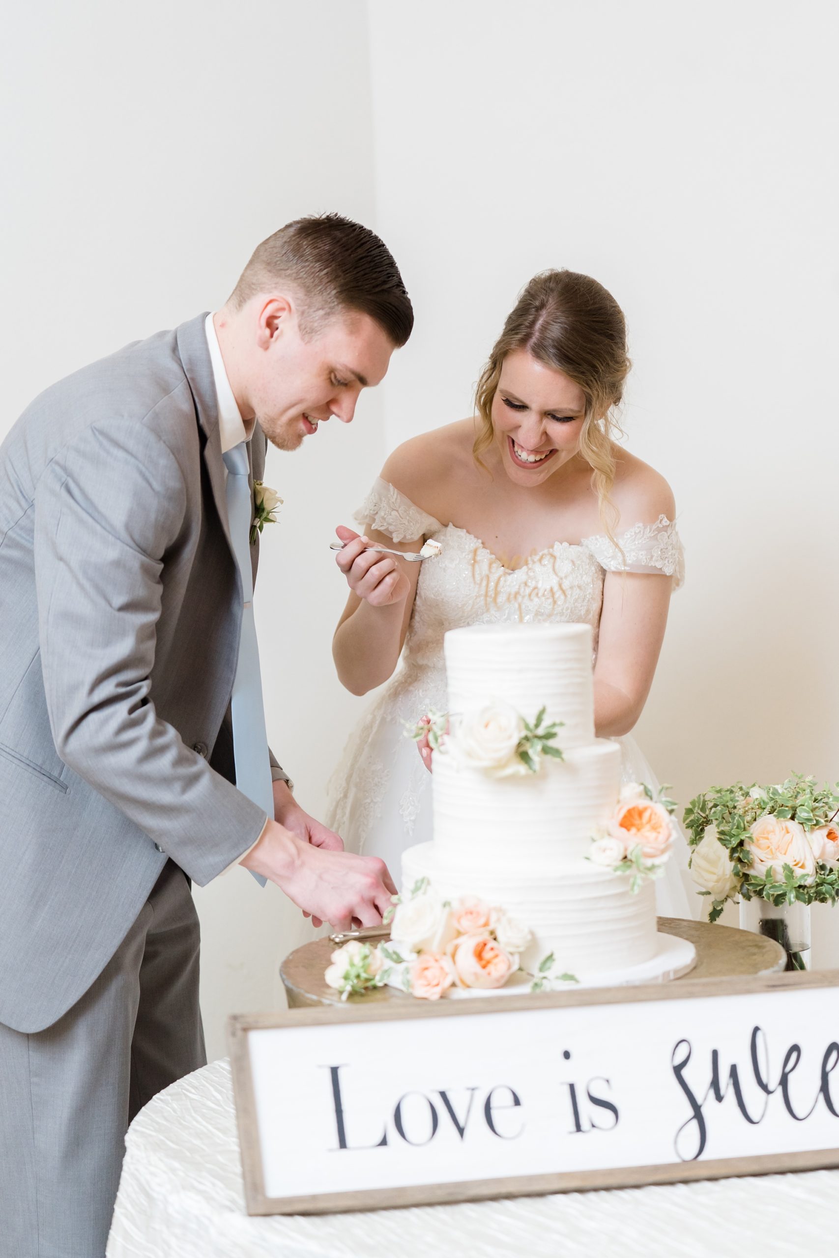 bride and groom cut wedding cake during Texas wedding reception