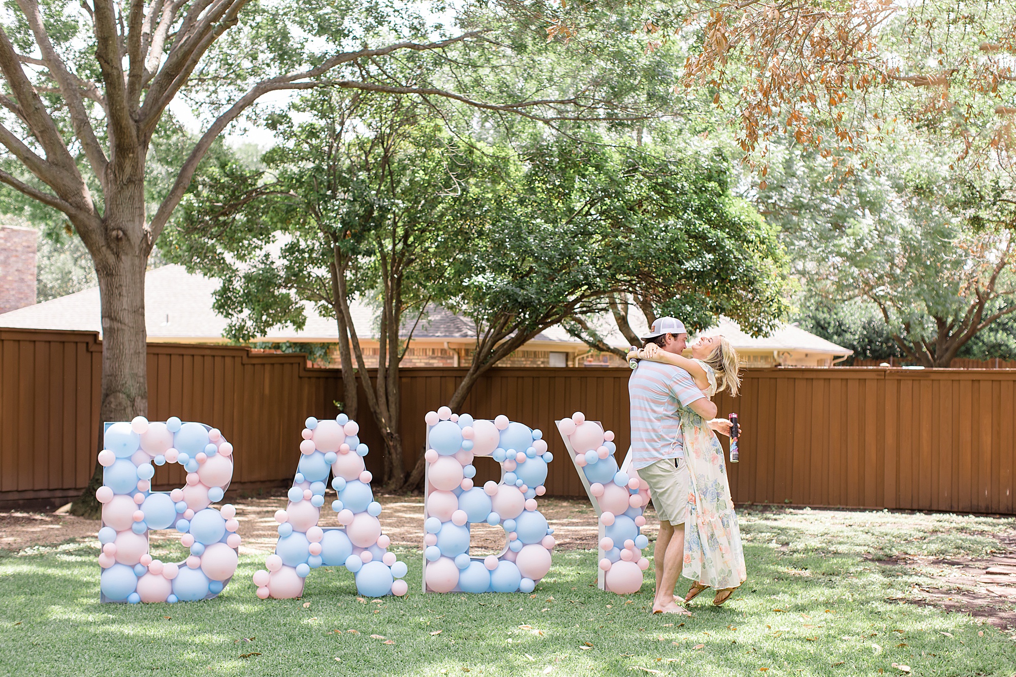 dad lifts up mom-to-be during gender reveal party in Texas