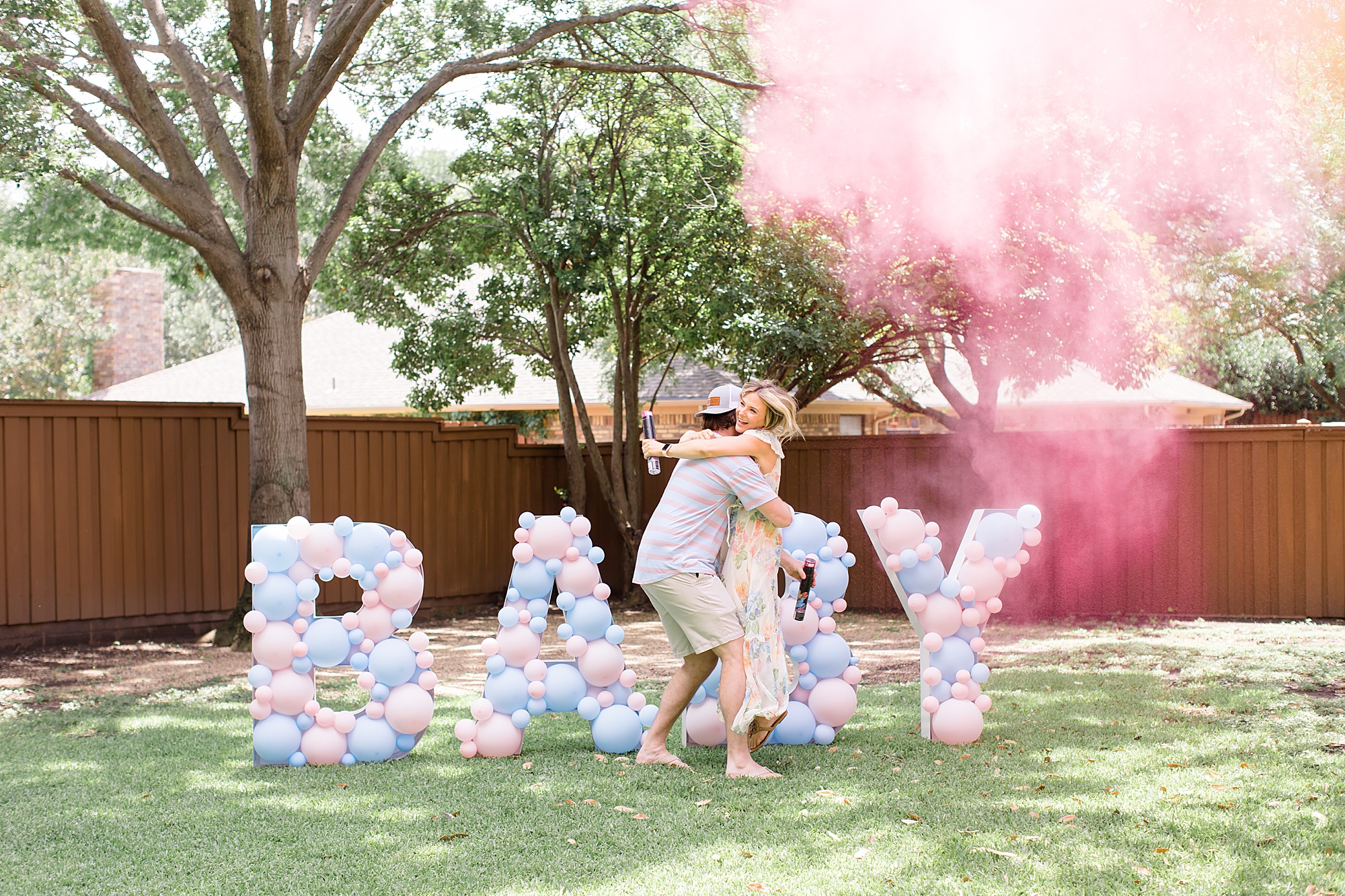 dad picks up mom-to-be during gender reveal