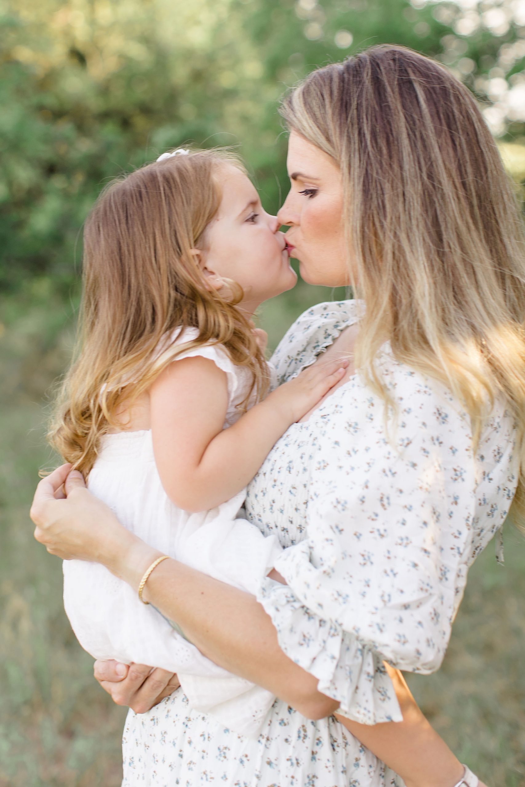 mom kisses toddler during TX family photos