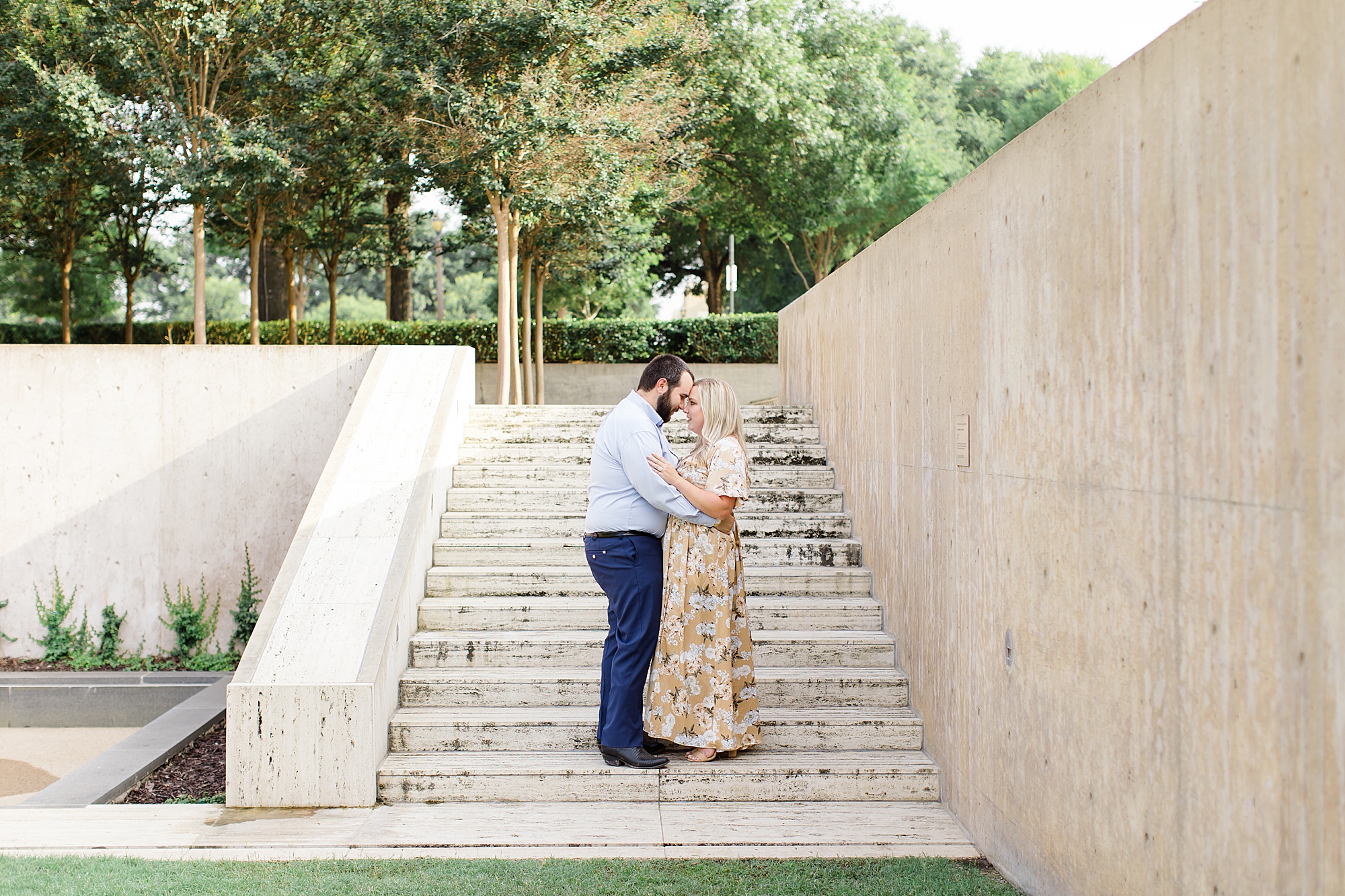 summer engagement session on steps of Kimball Art Museum