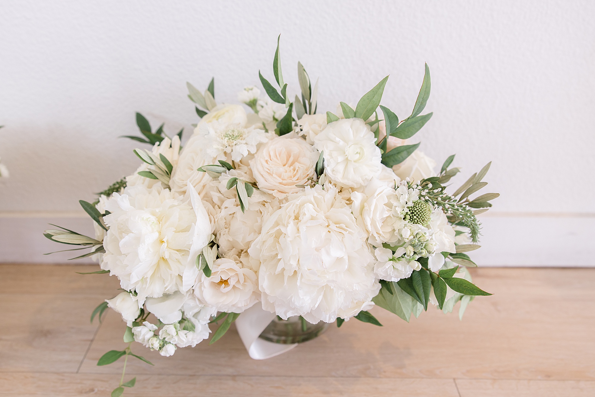 ivory wedding bouquet for bride