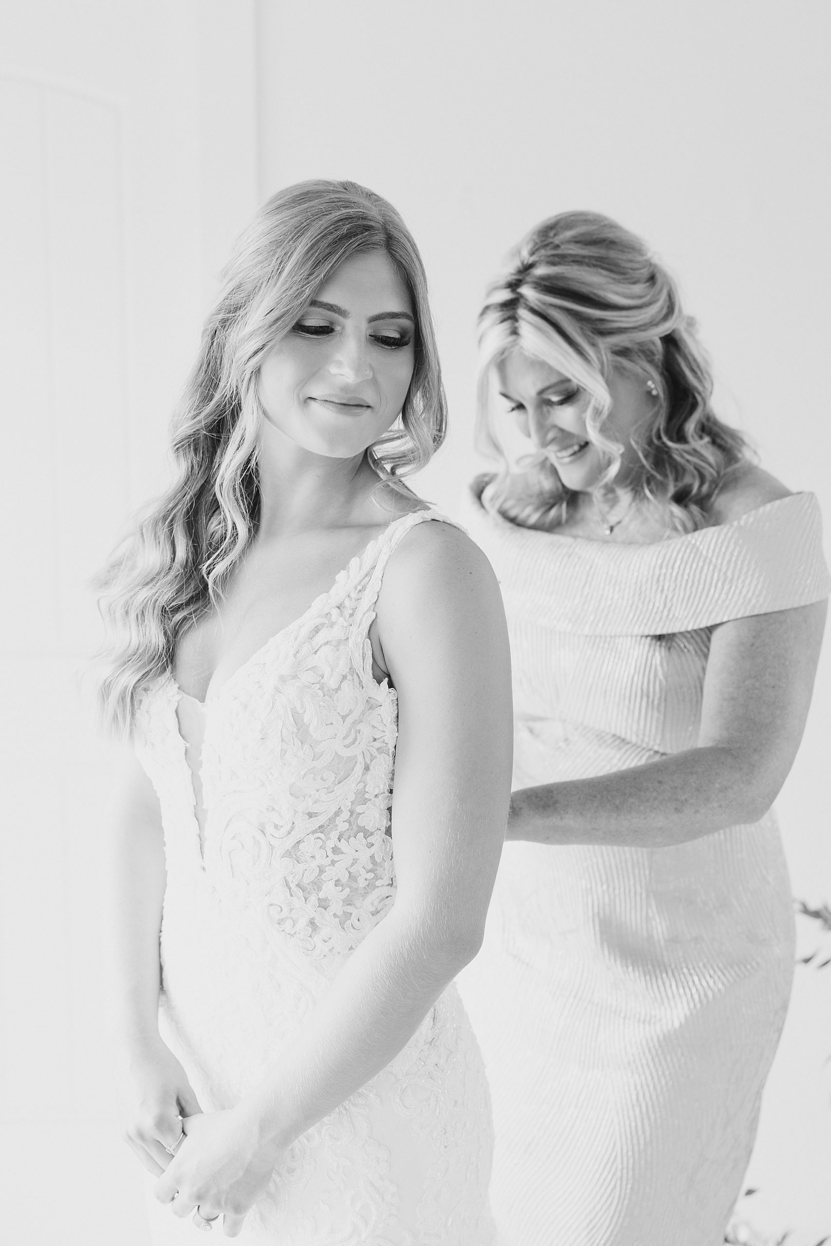 bride and mom get ready for TX wedding day