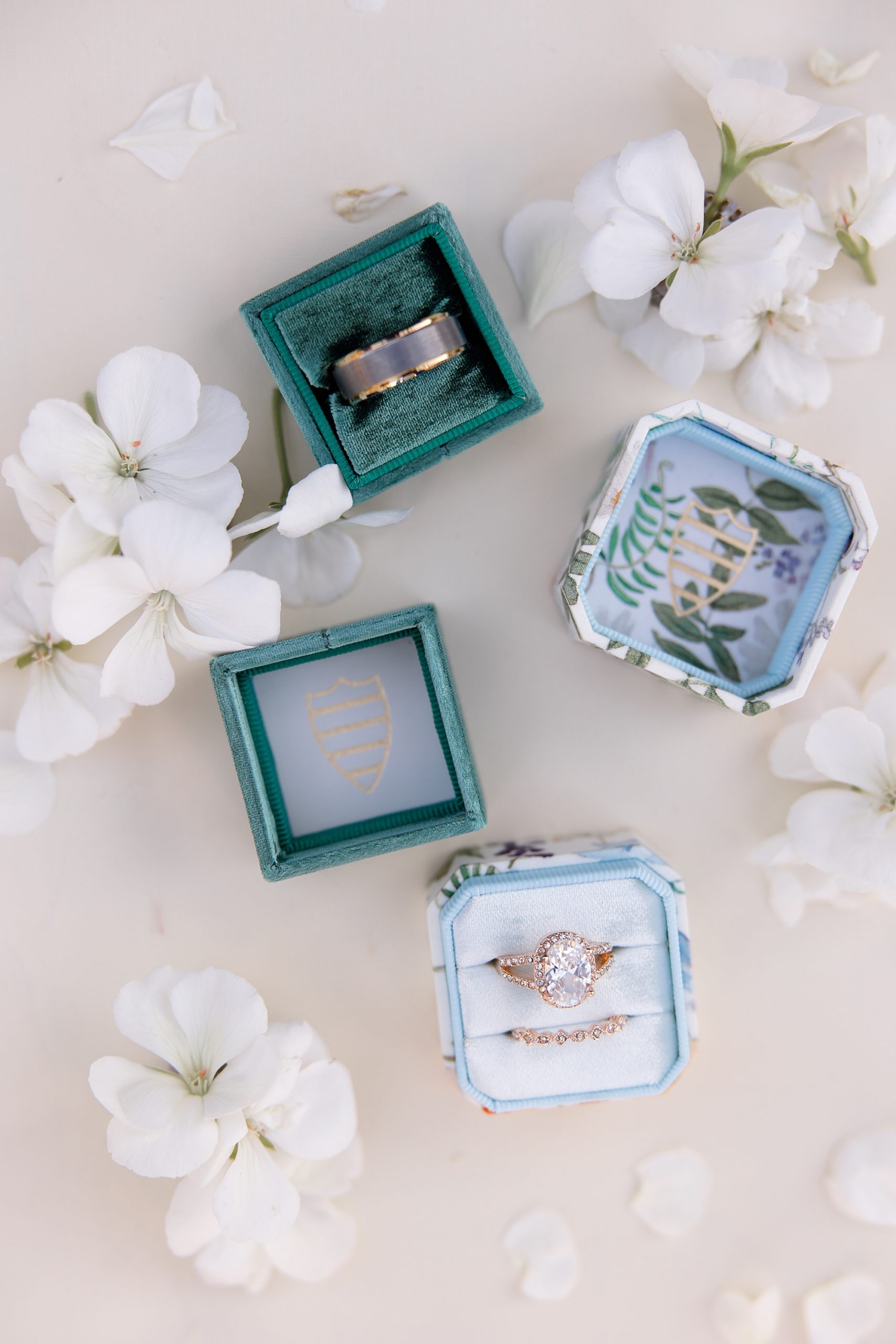 wedding rings in tropical inspired ring boxes 