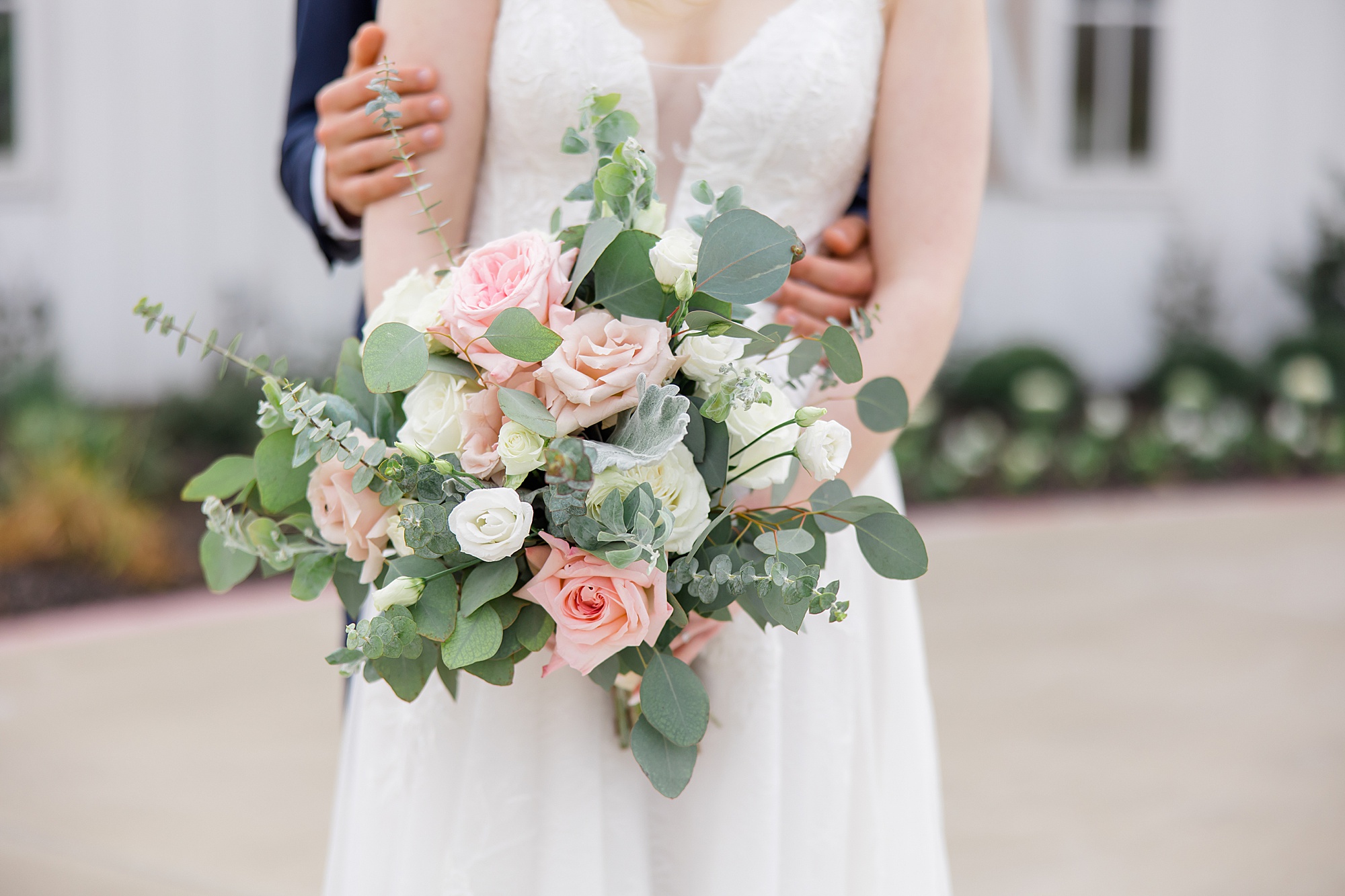 bride's bouquet of white and pink flowers
