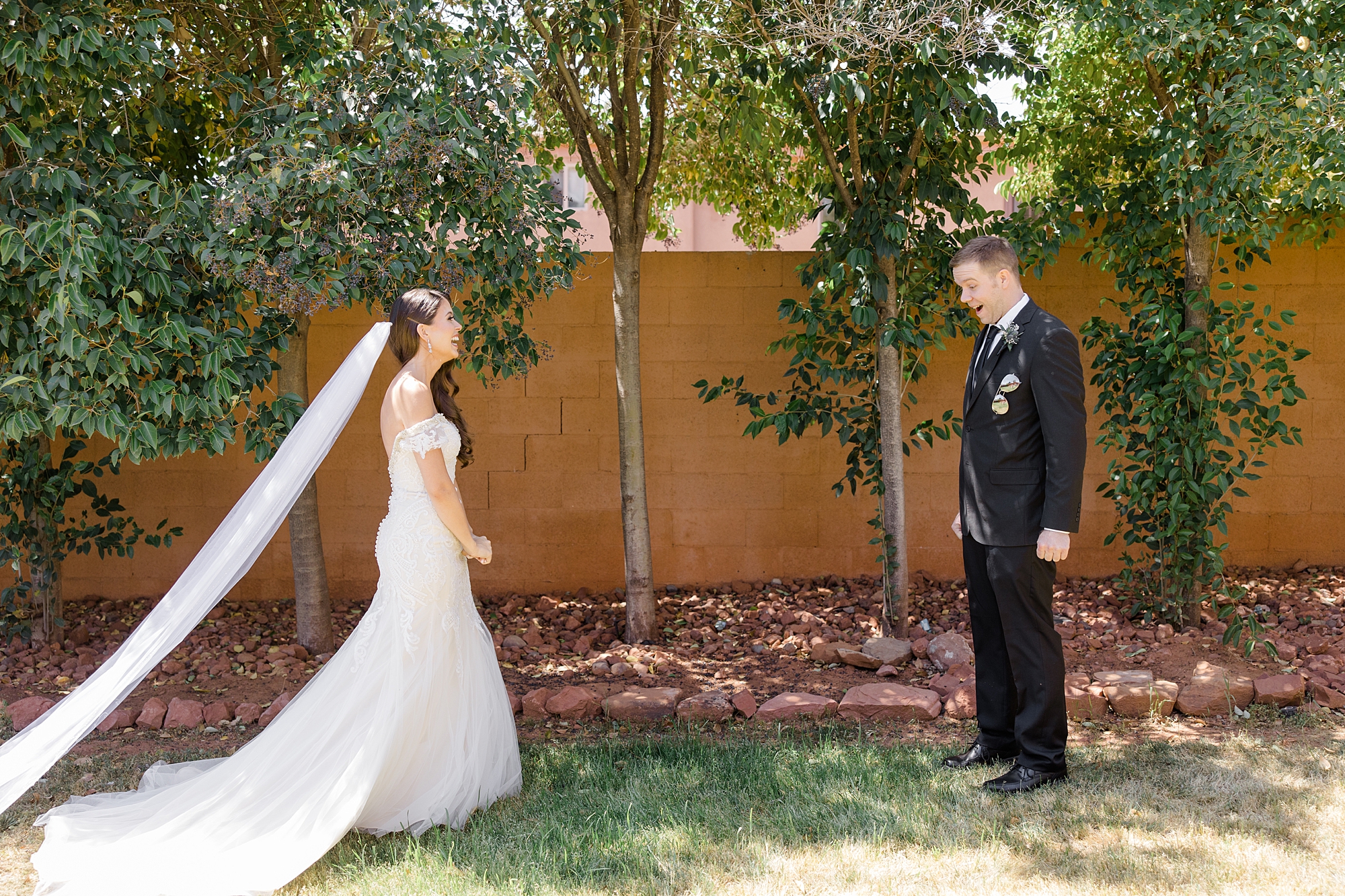 dad sees bride for first look