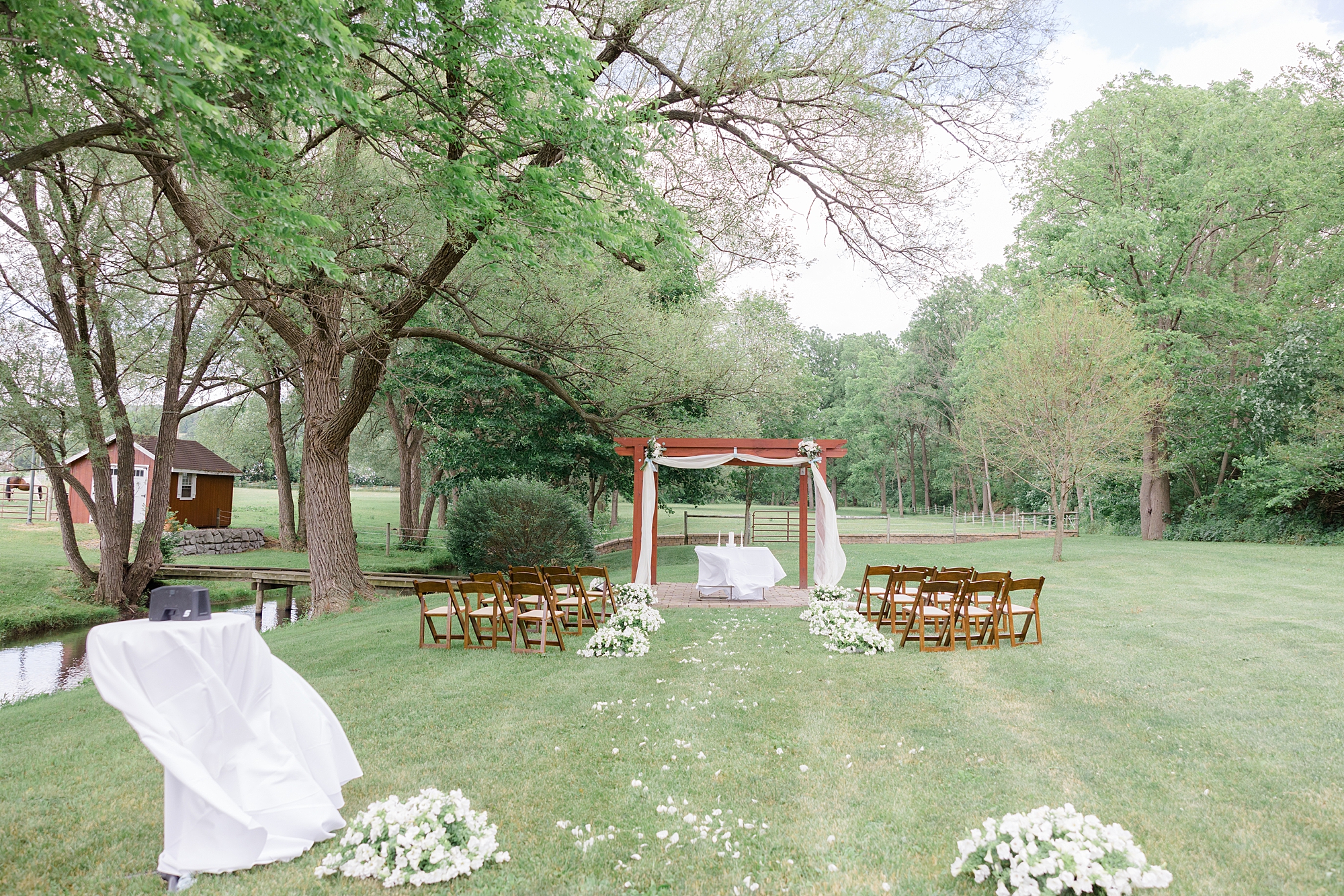 outdoor wedding ceremony at the Barn at Stoney Creek