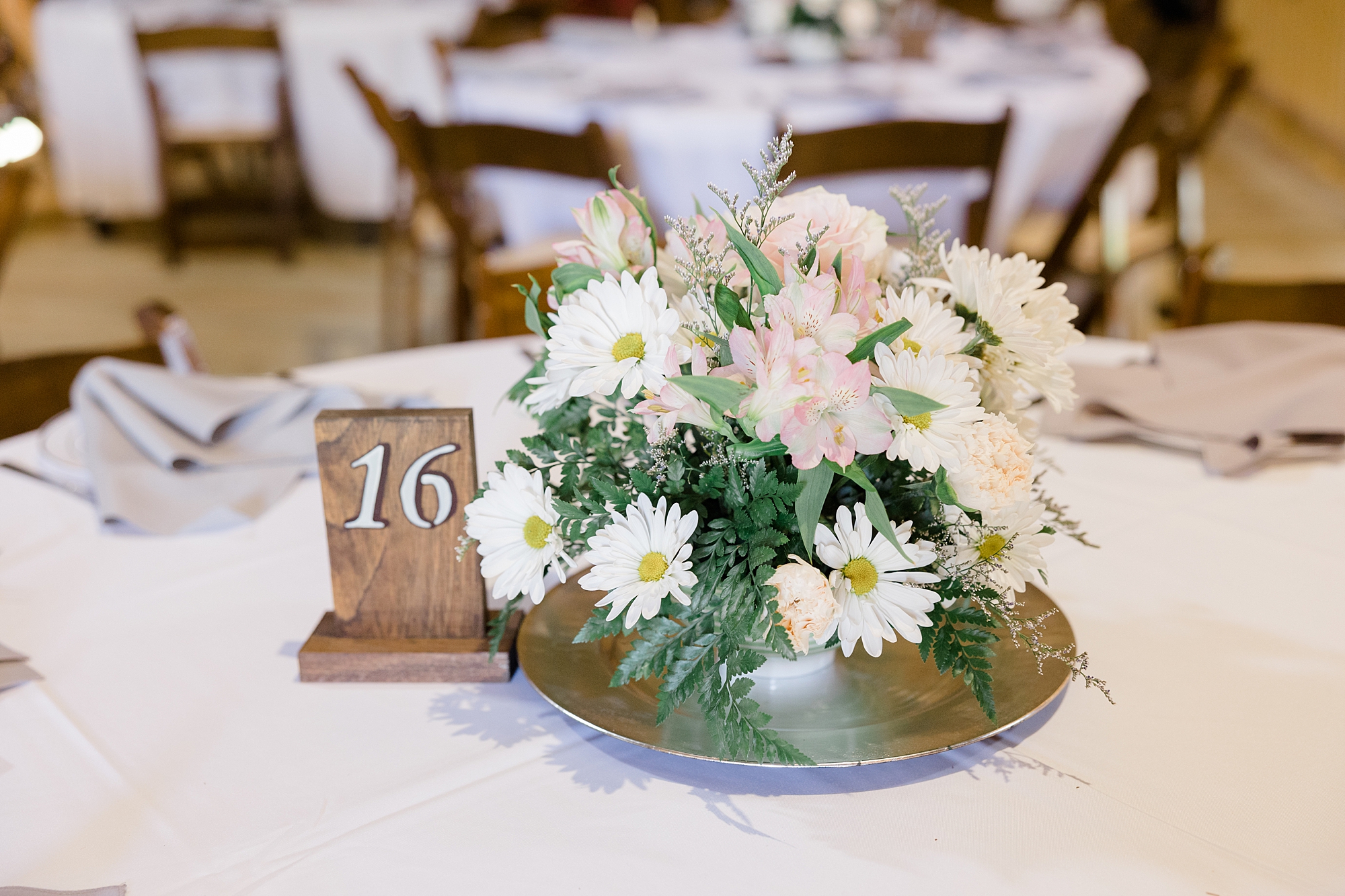 daisy centerpieces for rustic New York wedding reception