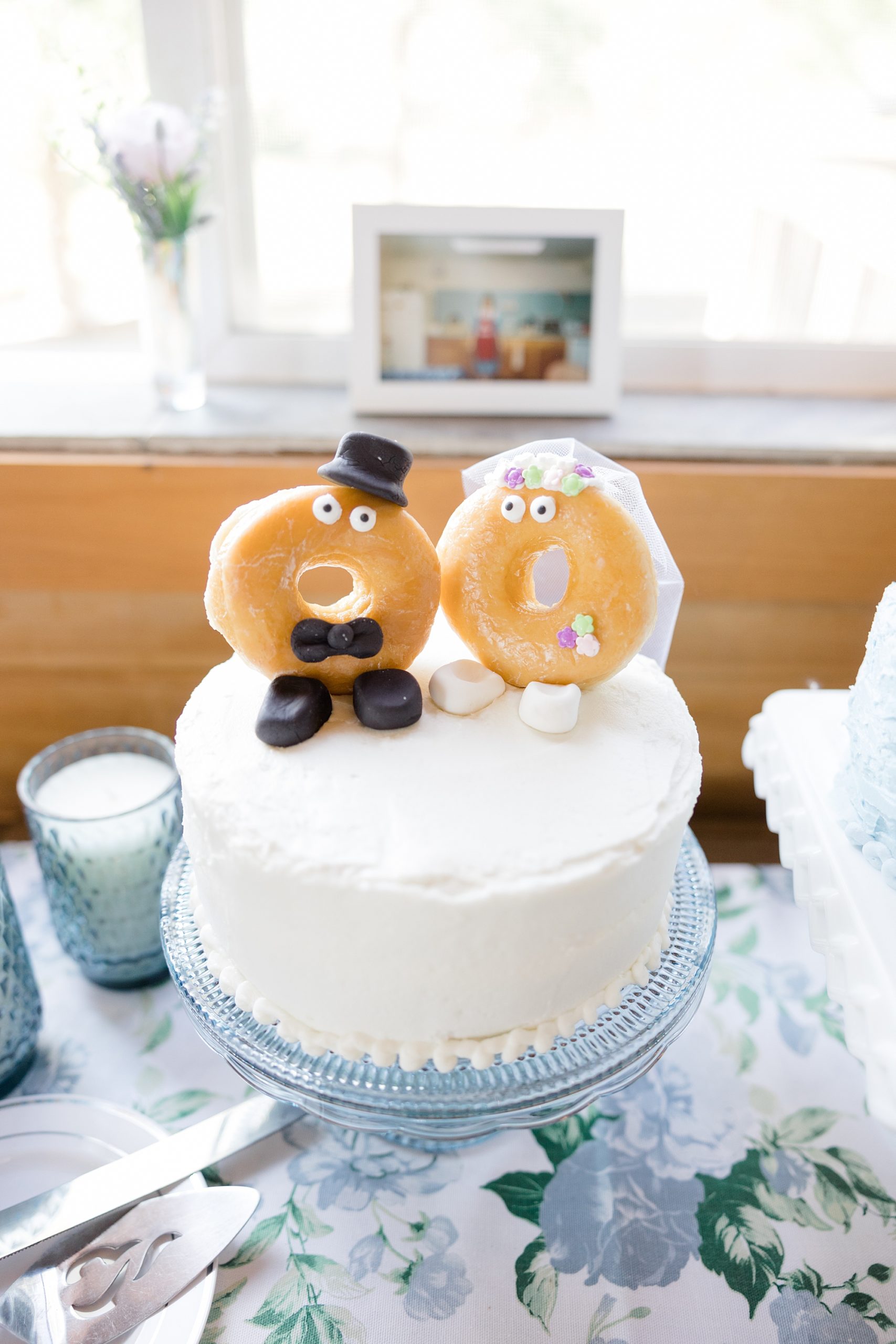 groom's cake with donut topper for rustic New York wedding reception