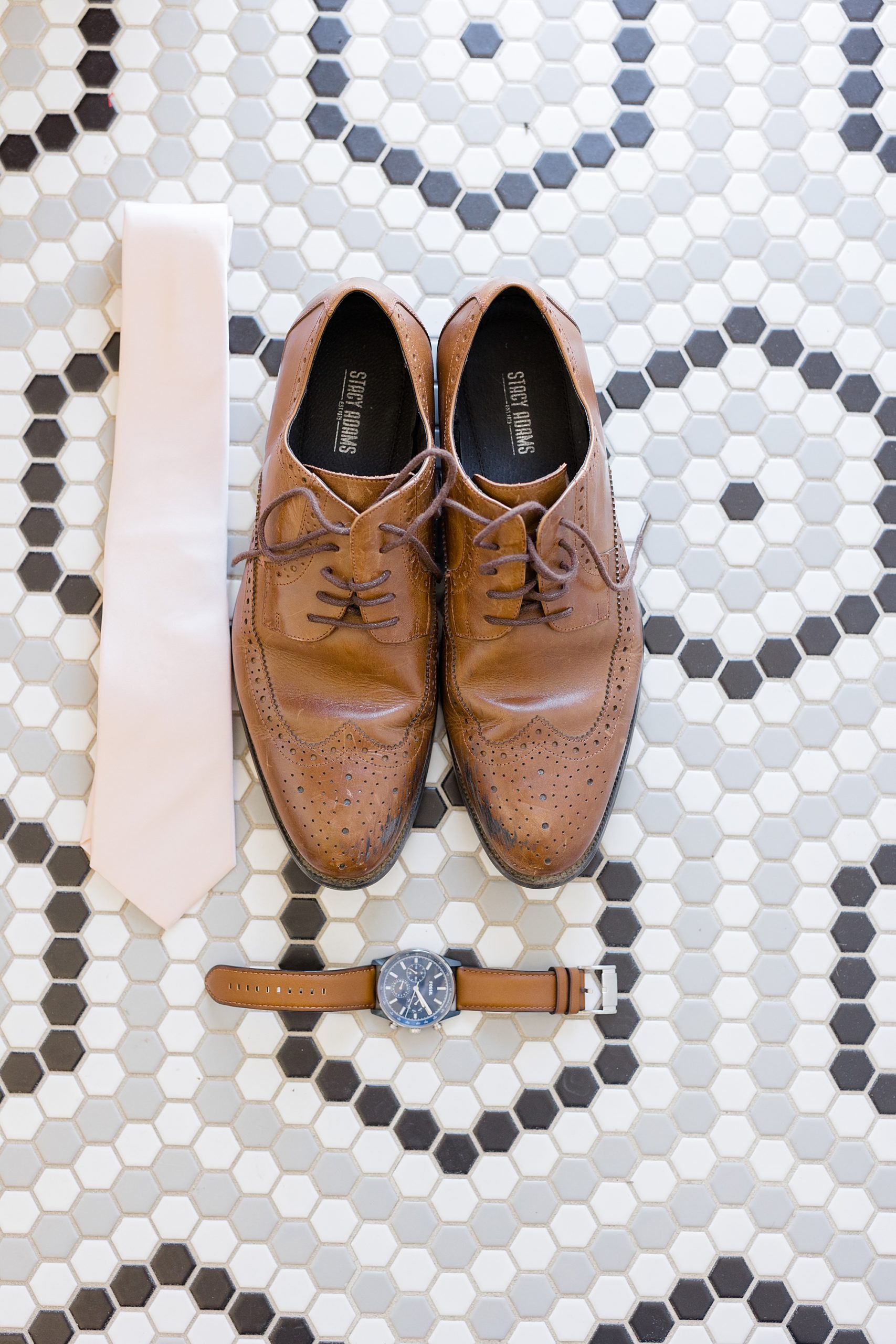 groom's shoes and pink tie for TX wedding