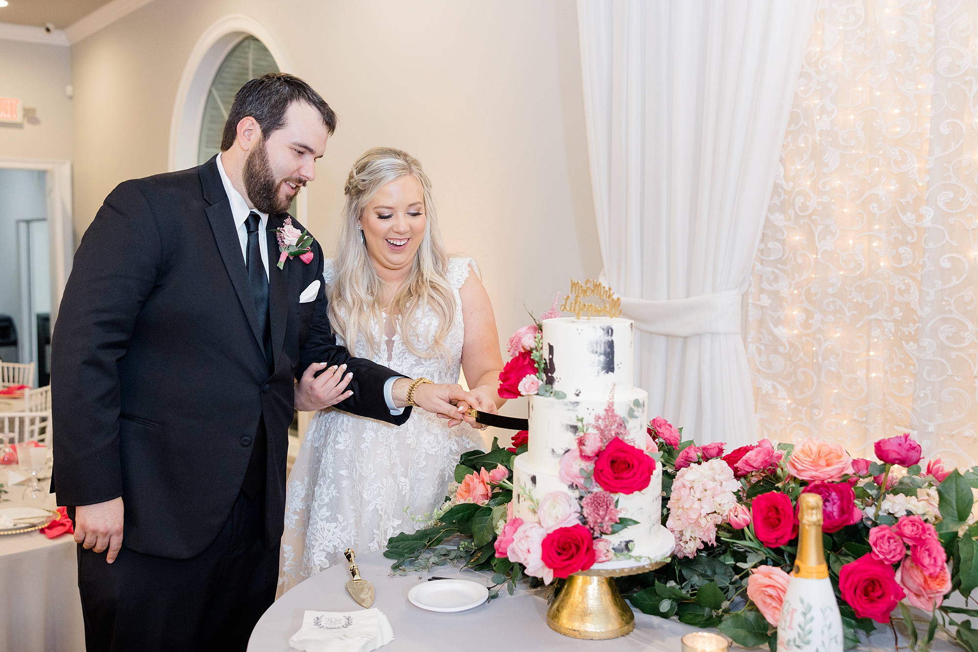newlyweds cut wedding cake during TX wedding reception