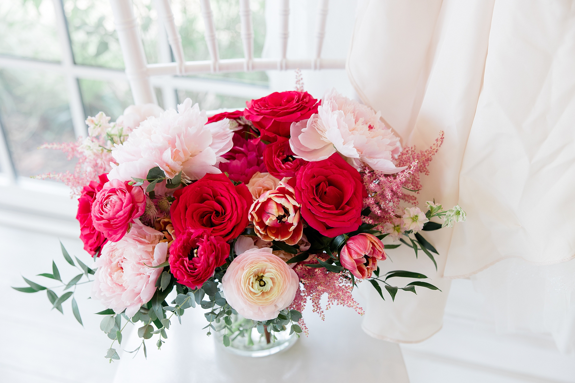 red and pink bouquet for summer bride 
