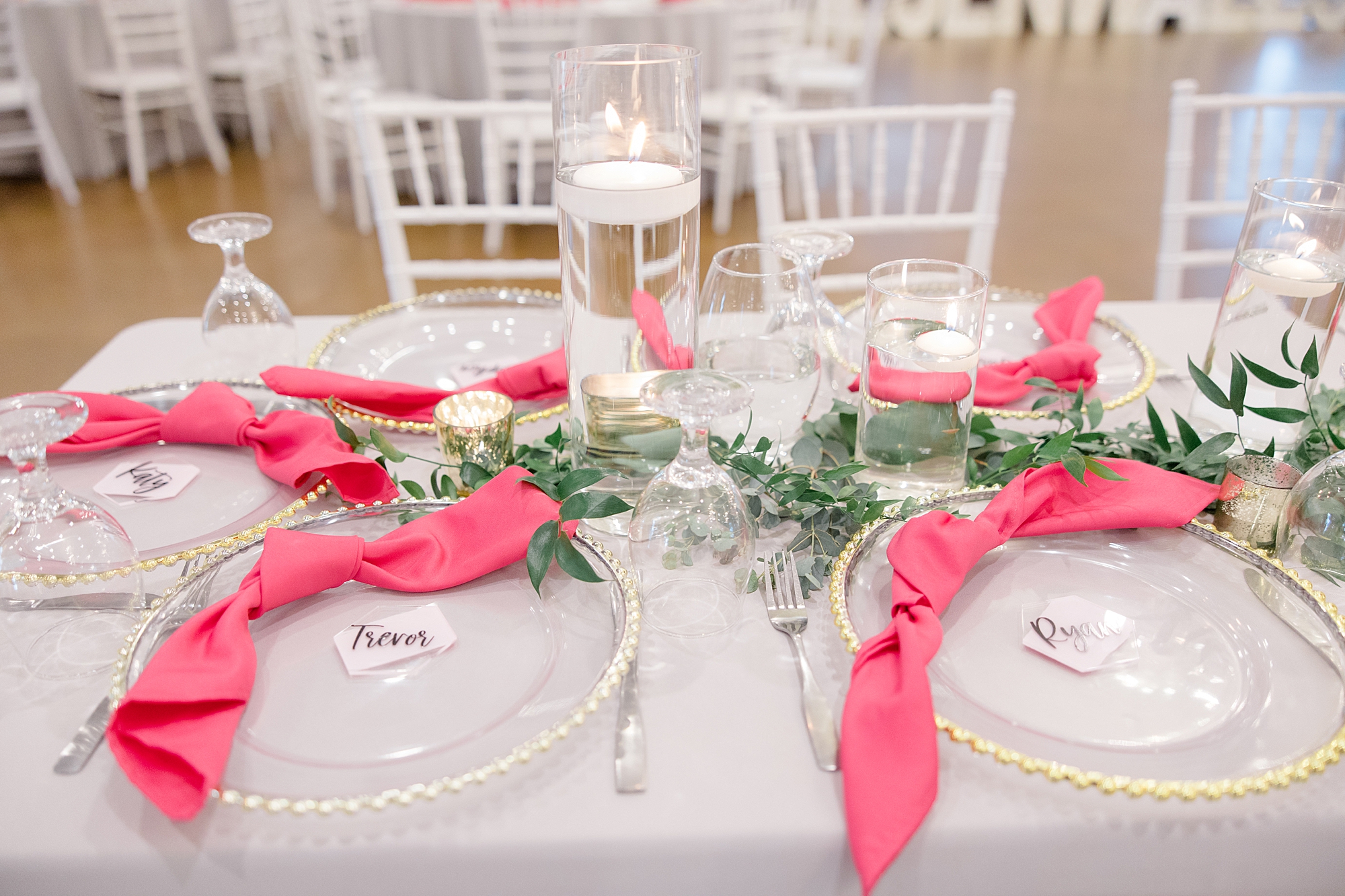 place settings with pink napkins and gold rimmed plates at Willow Creek