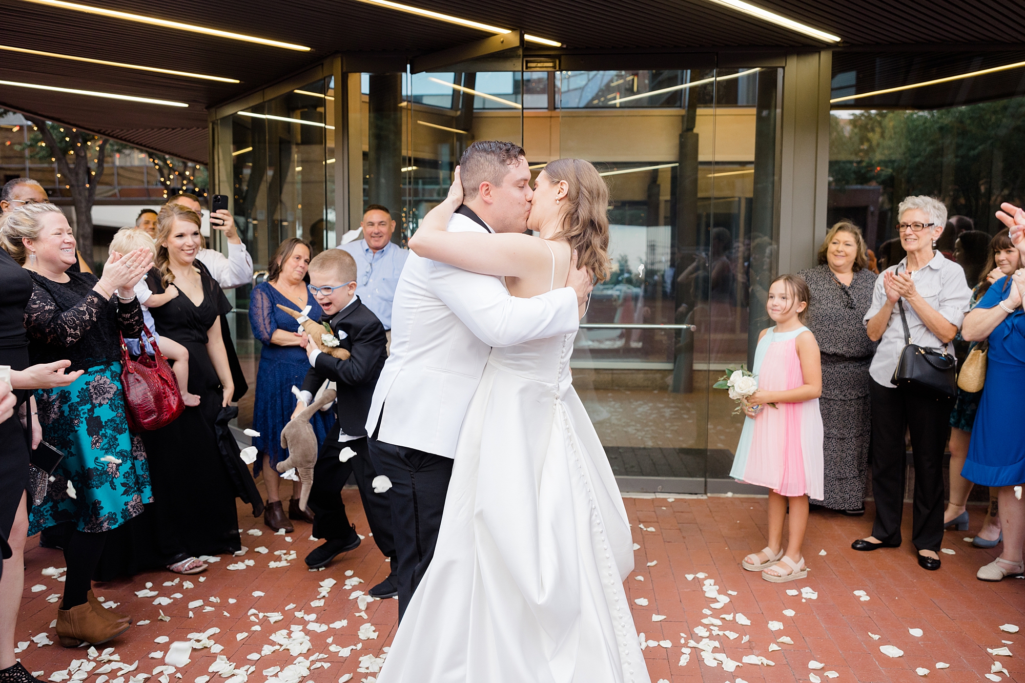 bride and groom kiss outside the Fort Worth City Club