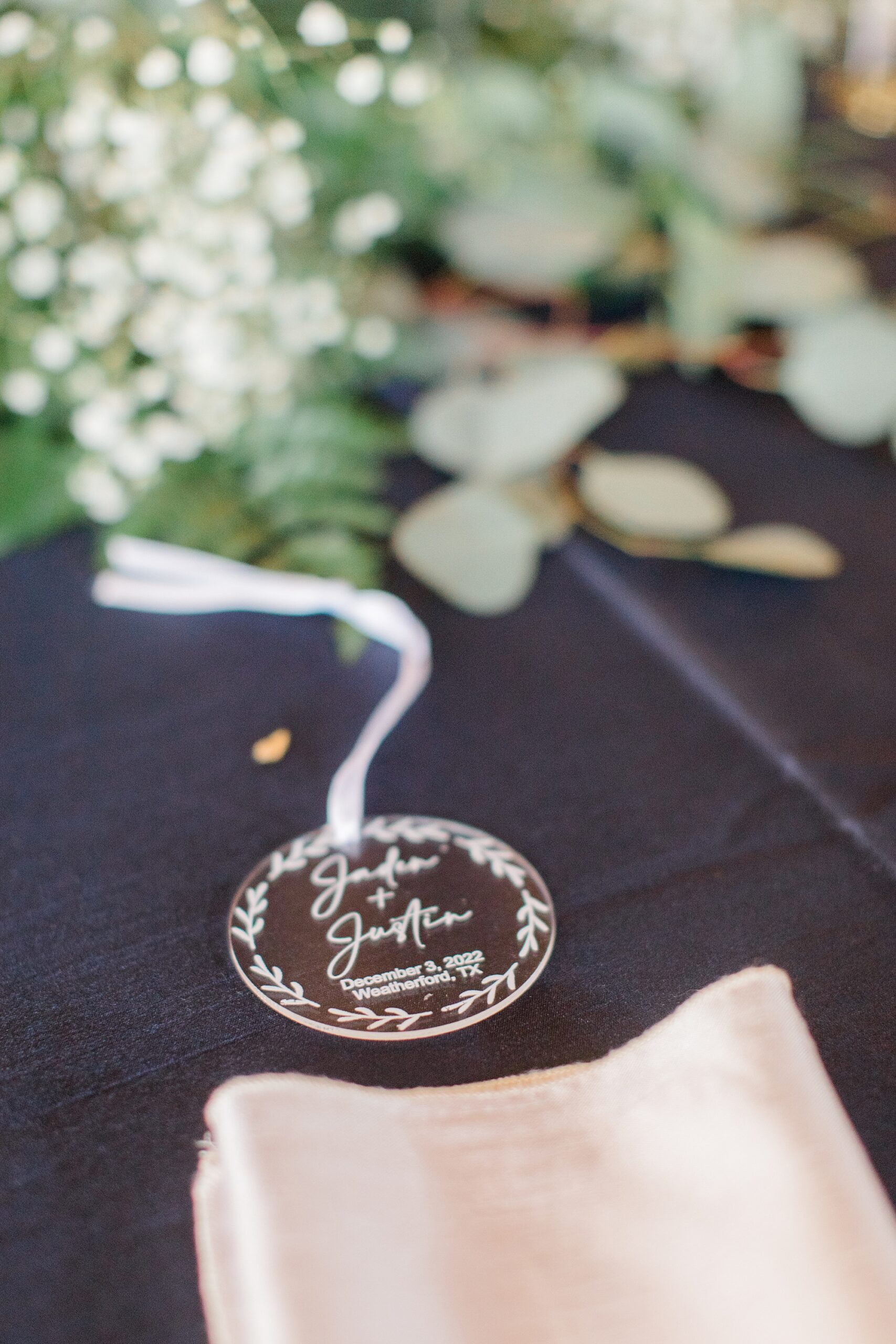 ornaments engraved for guests 